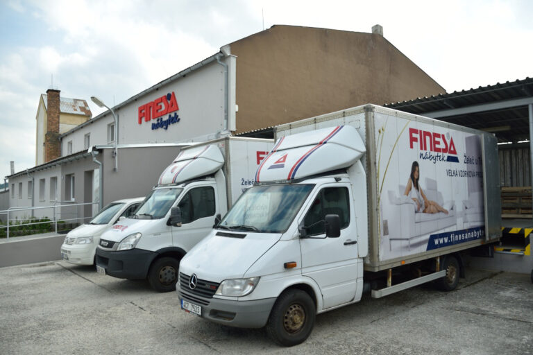 FINESA nábytek - služby DOPRAVA NÁBYTKU